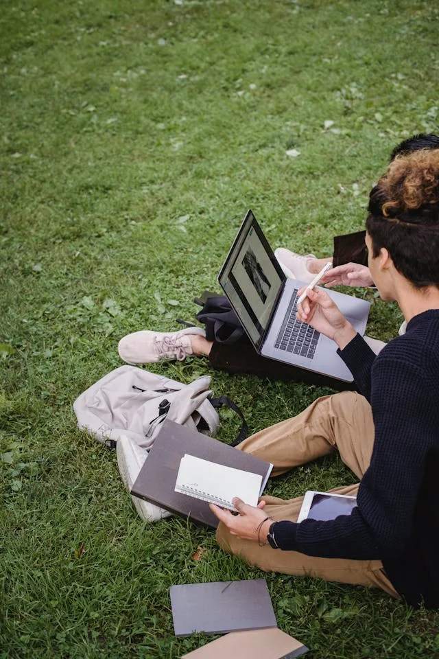 University students using LMS
